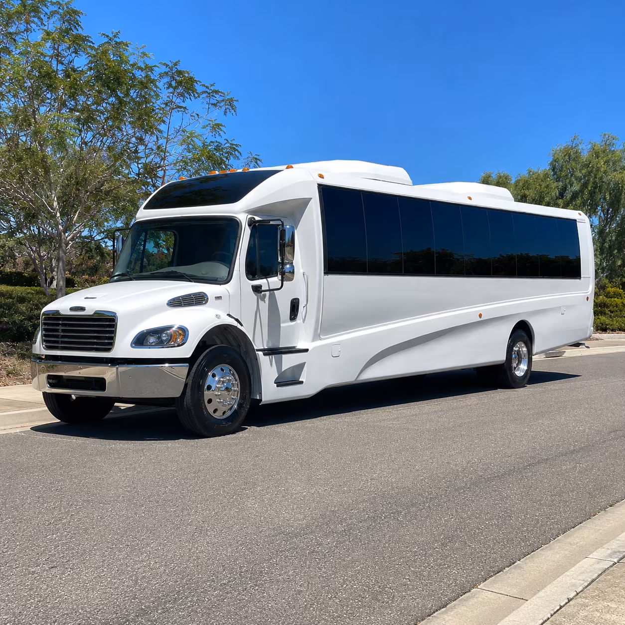 garland 25 passenger minibus