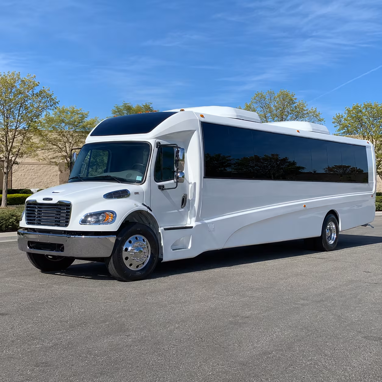 garland 28 passenger minibus